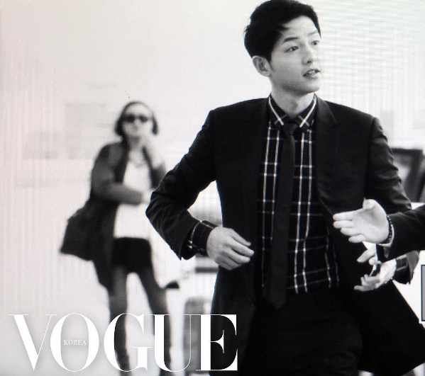 La revista Vogue revela fotos de Song Joong Ki en su viaje a Hong Kong