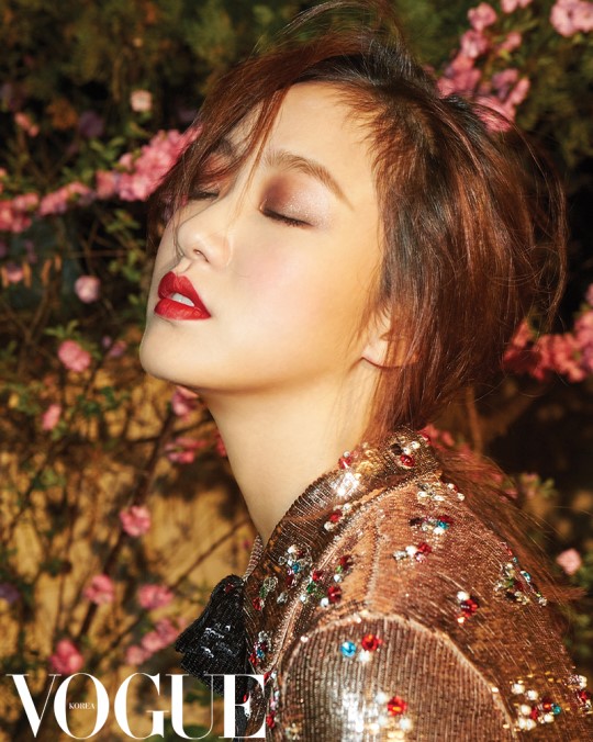 Kim Go Eun revela detalles de su película a través de la revista “Vogue”