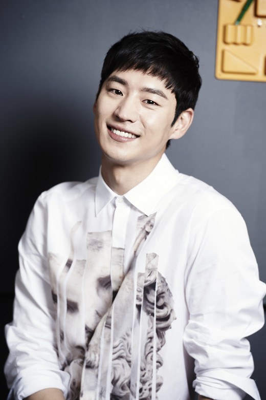 Lee Je Hoon siente una necesidad desesperada de romance y melodramas