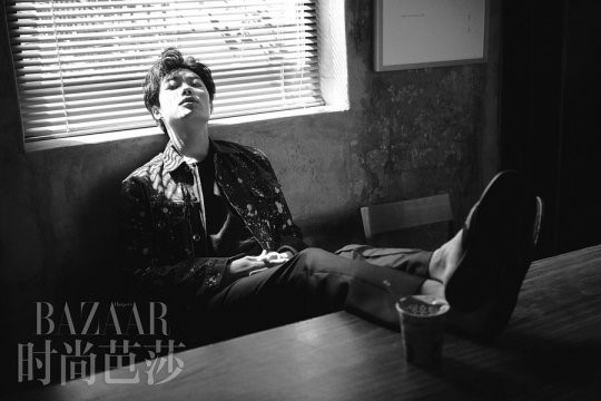 Ryu Jun Yeol es una taciturna estrella para Harper’s Bazaar China