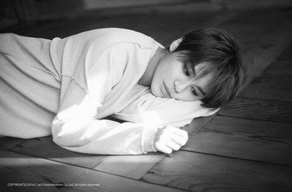 Junsu de JYJ deslumbra con juvenil apariencia en foto teaser para su regreso