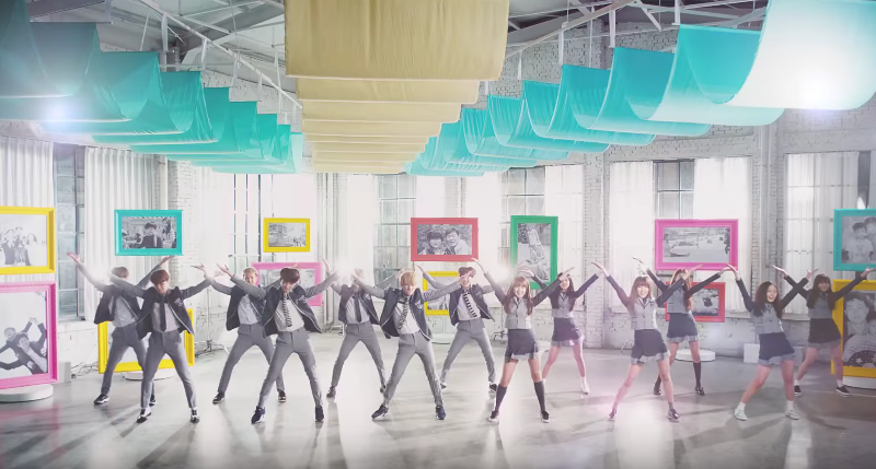 BTS y GFRIEND comparten fotos de su infancia como parte de la campaña familiar SMART