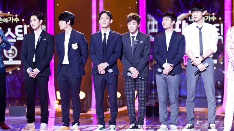 EXO derrite corazones fuera de cámara en “Fantastic Duo”