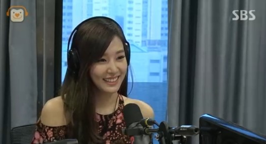 Tiffany revela el producto que utiliza para el cuidado de su piel y habla de cómo se lleva con las integrantes de Girls’ Generation