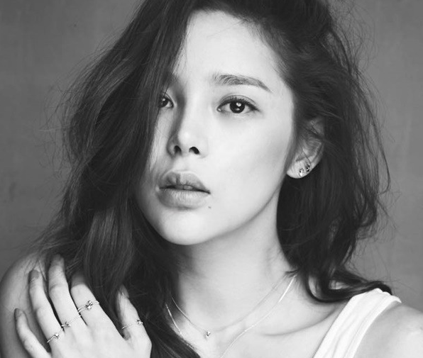 Park Si Yeon revela que ha solicitado el divorcio