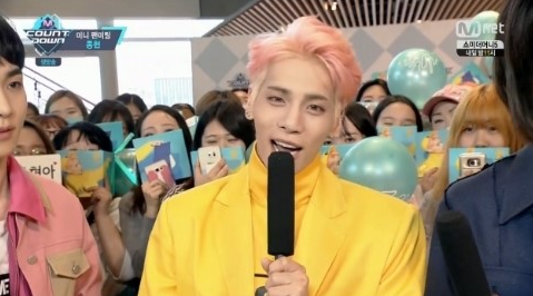 Jonghyun de SHINee revela las ventajas de ir en solitario y su tipo ideal en “M!Countdown”