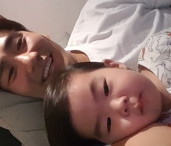 El cómico Lee Jung Soo se disculpa por hacer bromas inapropiadas sobre su hija