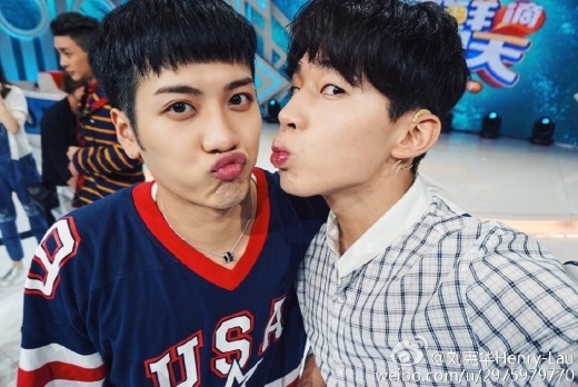 Henry de Super Junior M y Jackson de GOT7 muestran algo de amor SM+JYP en unas amigables selfies