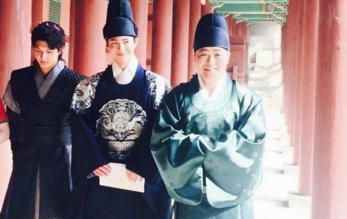 Primera imagen de Park Bo Gum en el rodaje de “Moonlight Drawn By Clouds”