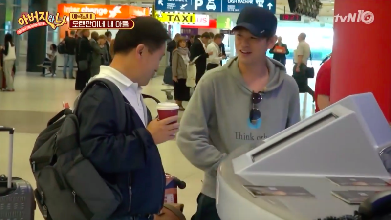 El conjunto de Eric Nam sorprende a su padre en un nuevo programa reality de viajes