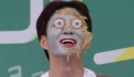 Changsub de BTOB se transforma en un zombie en “Welcome Show”