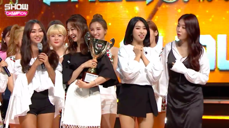 SISTAR toma su 1era victoria con “I Like That” en “Show Champion”, presentaciones de U-KISS, EXID y más