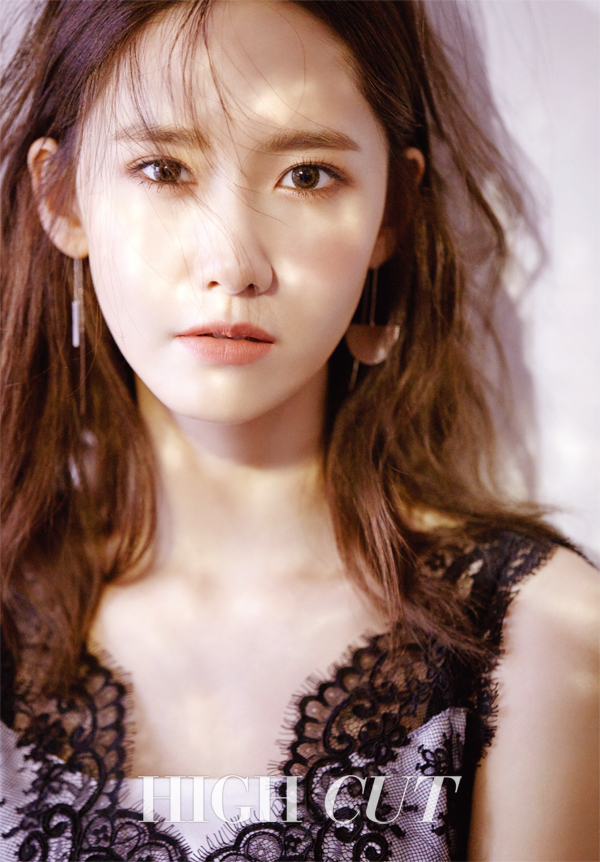 YoonA de Girls’ Generation habla de su popularidad en China en la revista “High Cut”