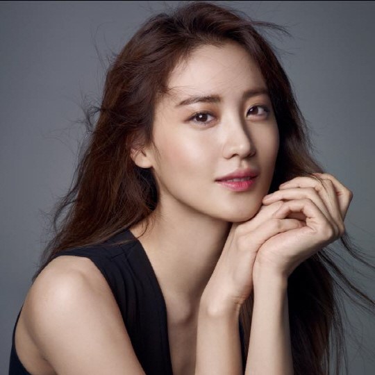 Claudia Kim confirmada para protagonizar película de Hollywood inspirada en “The Dark Tower” de Stephen King