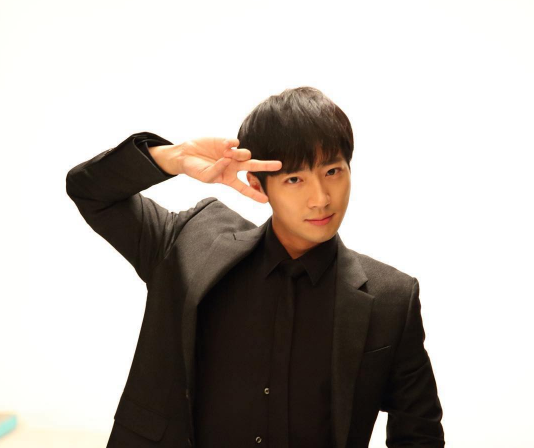 Lee Sang Yeob es la siguiente estrella que realizará un cameo en “Doctors”