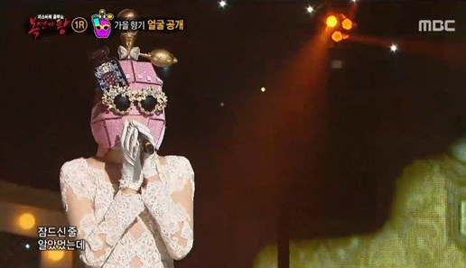 Integrante de un grupo de chicas realiza un cover de Orange Caramel y revela su identidad en “King Of Masked Singer”