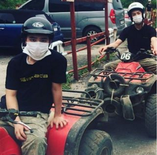 D.O. y Sehun de EXO se divierten mientras manejan ATVs y exploran las profundidades del agua