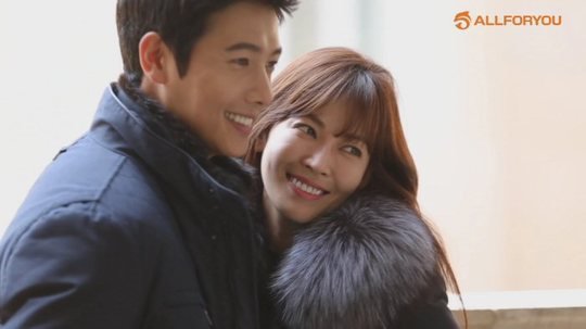 Kim So Yeon y Lee Sang Woo se muestran cariñosos en un reportaje de pareja