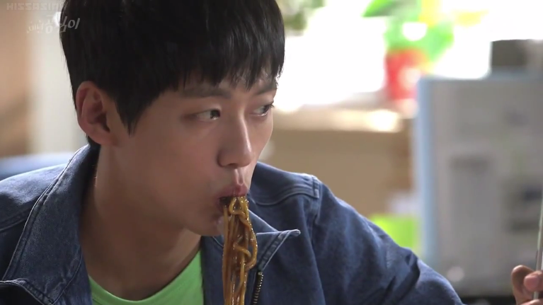 13 momentos de comida de los K-Dramas con los que nos identificamos