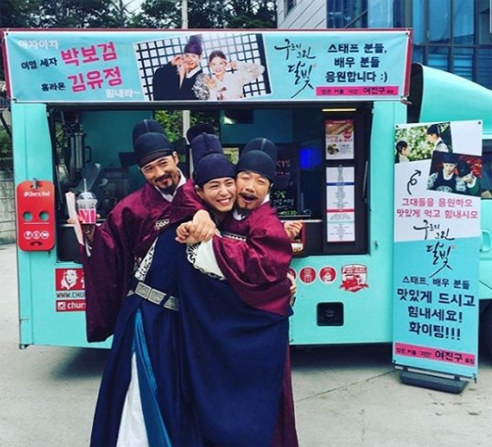 Park Bo Gum, una vez más, recibe amor sin fin de sus compañeros de rodaje