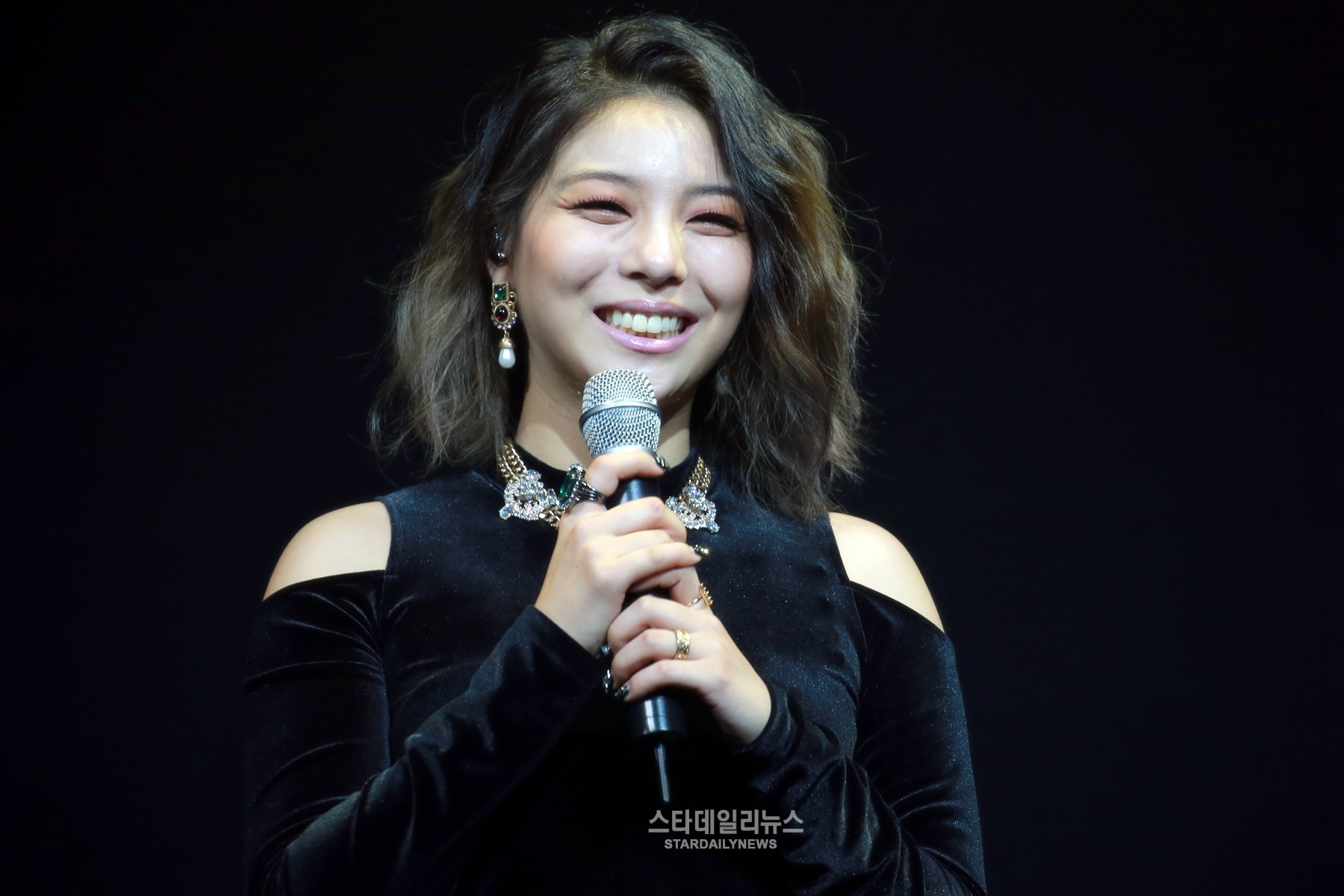 Ailee revela cómo llegó a colaborar con Yoon Mirae