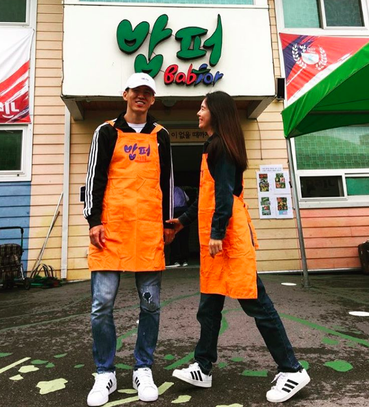 Sean y Jung Hye Young celebran su aniversario de bodas con voluntariado