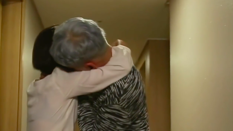 ¿Chansung de 2PM revela que no ha dejado de beber después de su escena de beso en “SNL Korea”?