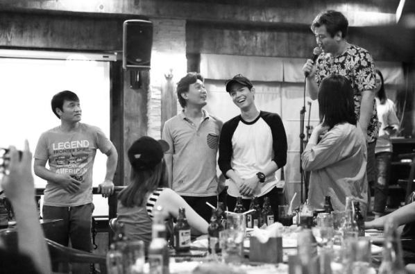 El equipo de “Moonlight Drawn By Clouds” disfruta de sus vacaciones de recompensa