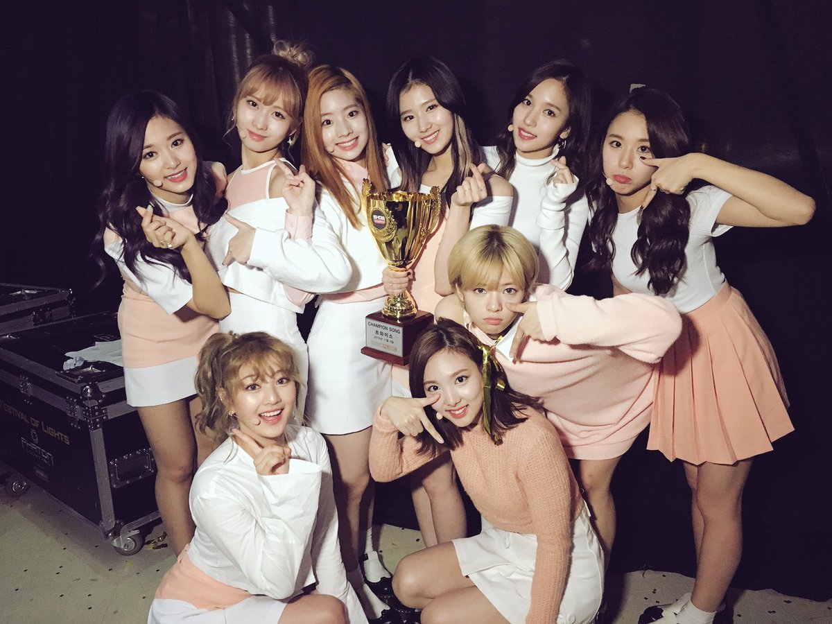 TWICE consigue 2da victoria con “TT” en “Show Champion”, presentaciones de I.O.I, VIXX, MONSTA X y más