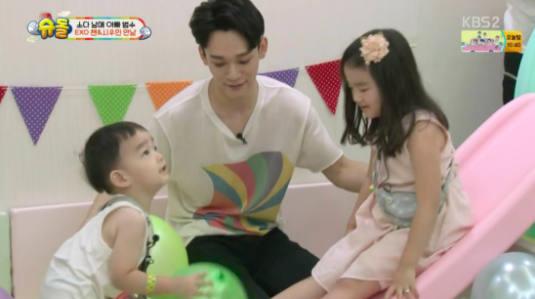 Chen de EXO les da a los hermanos SoDa regalos significativos