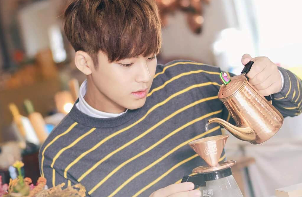 Mingyu de SEVENTEEN tiene una cita virtual con sus fans