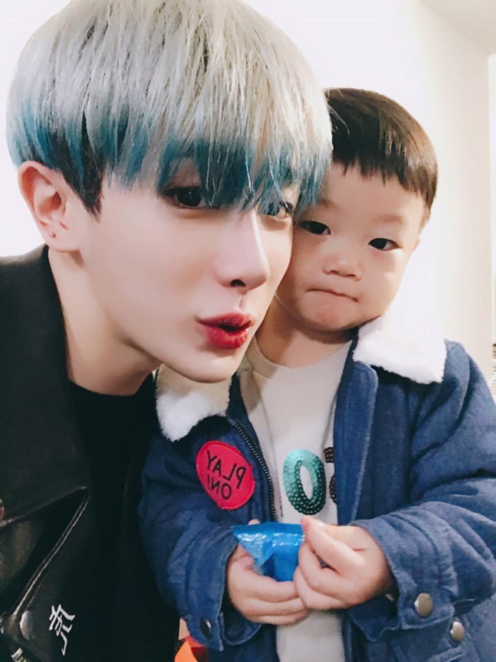 Wonho de MONSTA X publica una adorable selca con Daebak