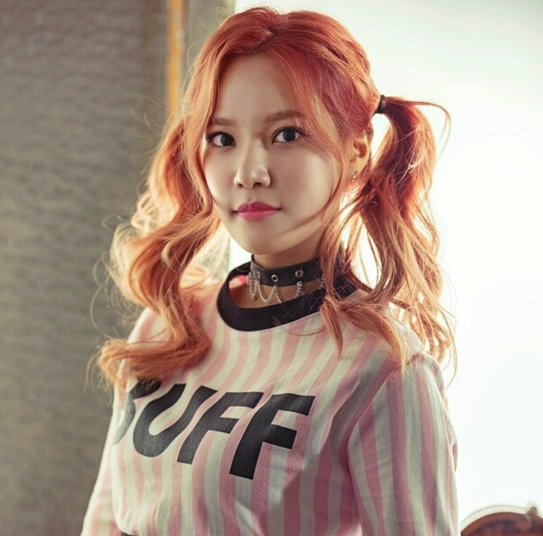 Seoyoul de BerryGood canta el tema “Santa Tell Me” de Ariana Grande