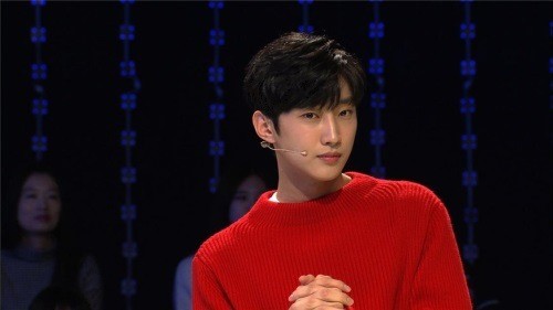 Jinyoung de B1A4 revela que Park Bo Gum, Kim Yoo Jung y Kwak Dong Yeon le visitaron recientemente