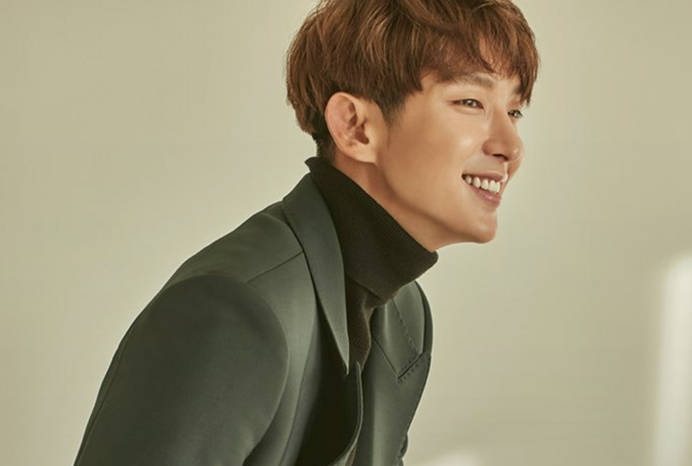 Lee Joon Gi acepta invitación para celebrar un evento especial en Singapur