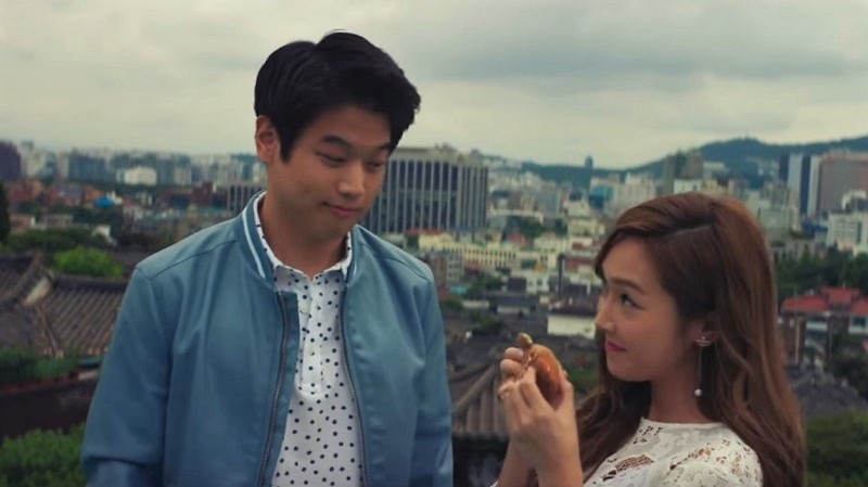 Jessica y Ki Hong Lee son una dulce pareja en “Two Bellmen 3”