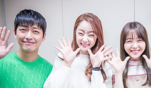 Las anteriores compañeras Minah de Girl’s Day y Seo Hyo Rim envían bebidas de apoyo a “Chief Kim” de Namgoong Min