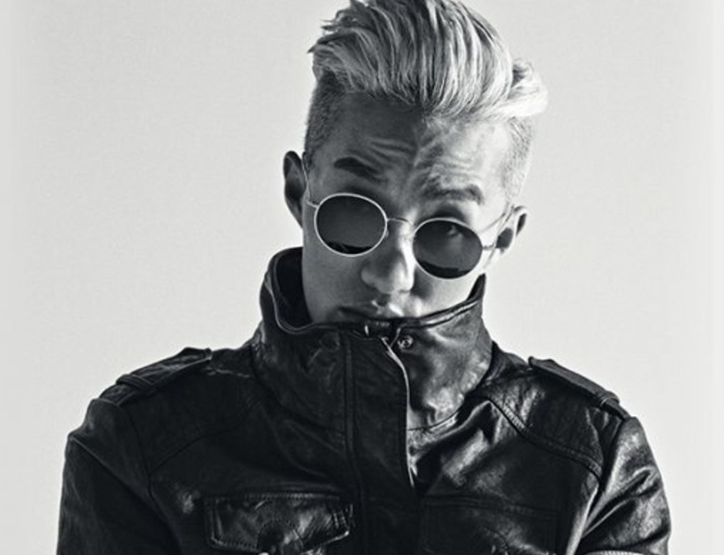Zion.T explica por qué quitarse sus lentes de sol es como quitarse sus pantalones