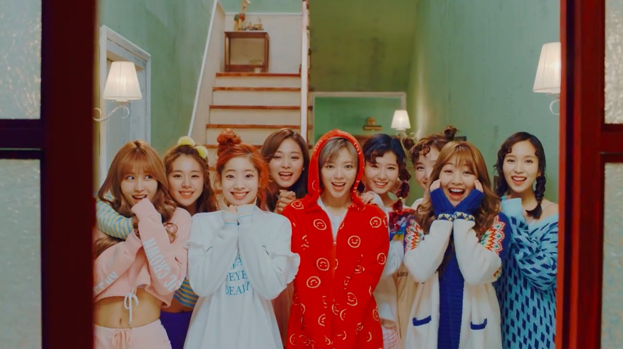 TWICE supera sus propios récords para grupos femeninos con el vídeo musical de “Knock Knock”