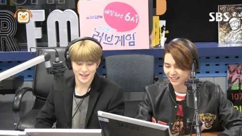 Jaehyun y Johnny de NCT discuten sus diferentes formas de confesar su amor a una chica