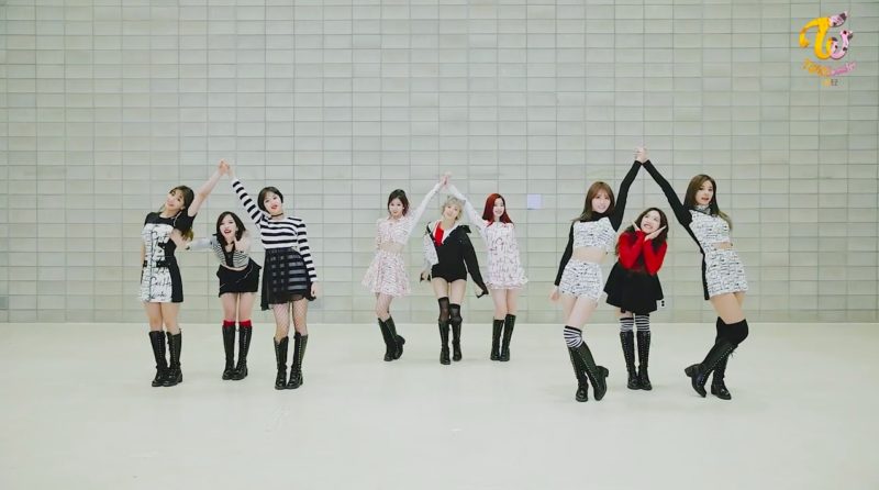 TWICE rompe otro récord con el MV de “Knock Knock” y comparte video de práctica de baile