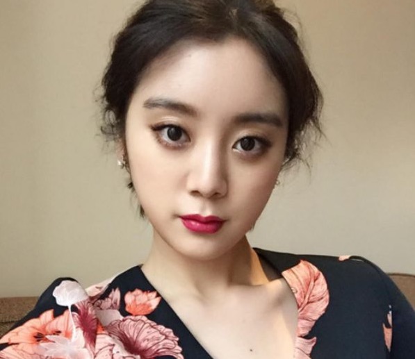 Hyelim de Wonder Girls comparte su foto de identificación como estudiante mientras se prepara para ingresar a la universidad