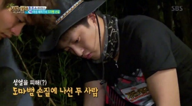 Kim Min Suk sorprende al elenco de “The Law Of The Jungle” con sus habilidades culinarias
