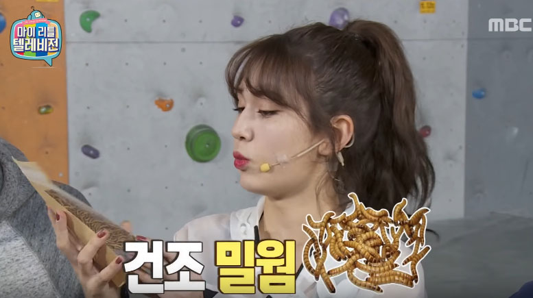 Jeon Somi se enfrenta al valiente reto de comer insectos
