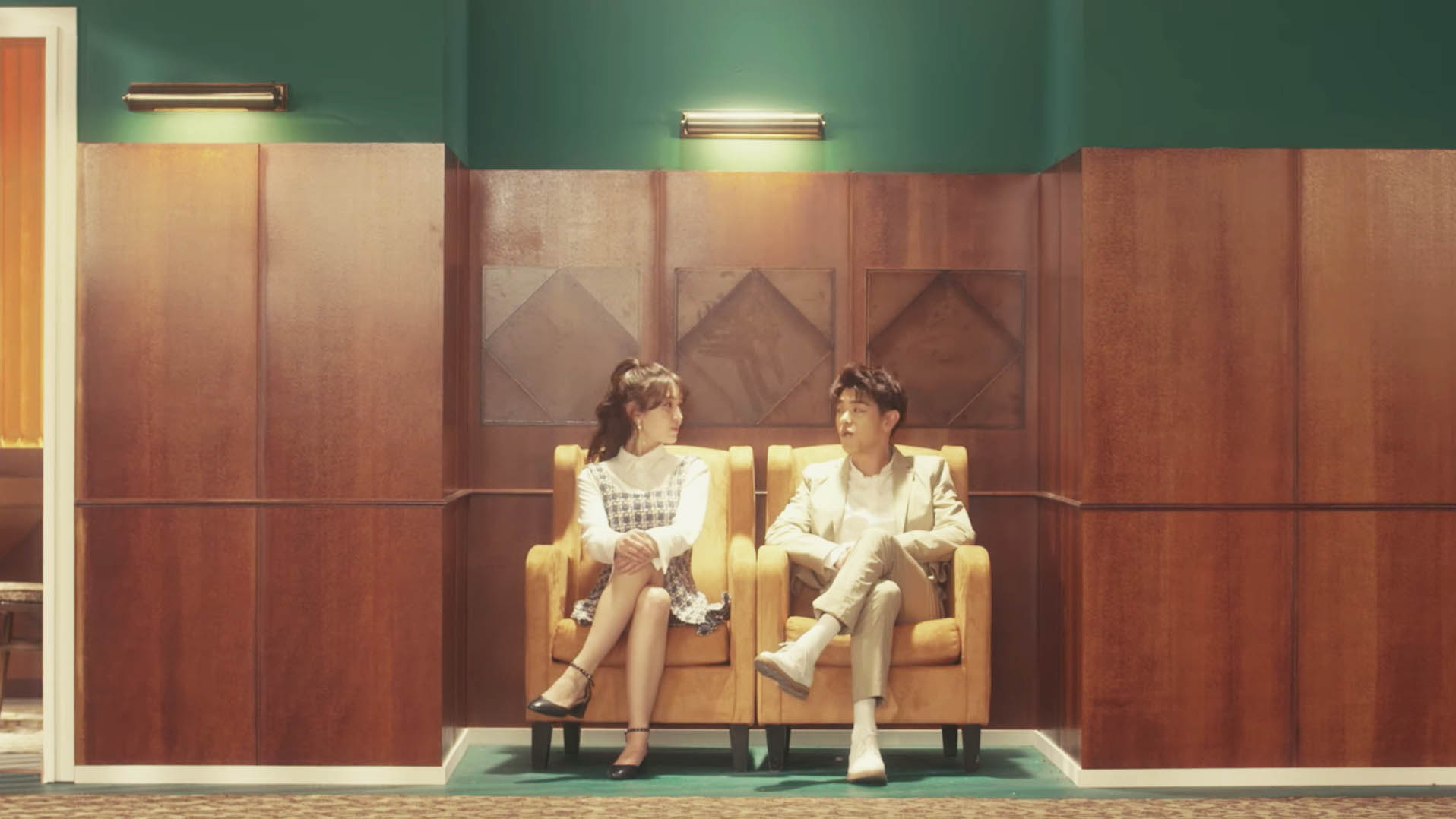 Eric Nam y Jeon Somi preguntan “You, Who?” en un lindo MV de estilo retro