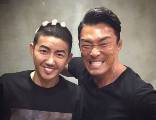 Kwanghee revela su cabeza rapada antes de marcharse al ejército