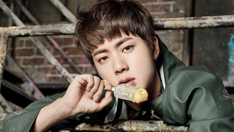 Jin comparte su gusto musical y muestra su amor por las canciones de BTS en nueva lista de reproducción de Spotify
