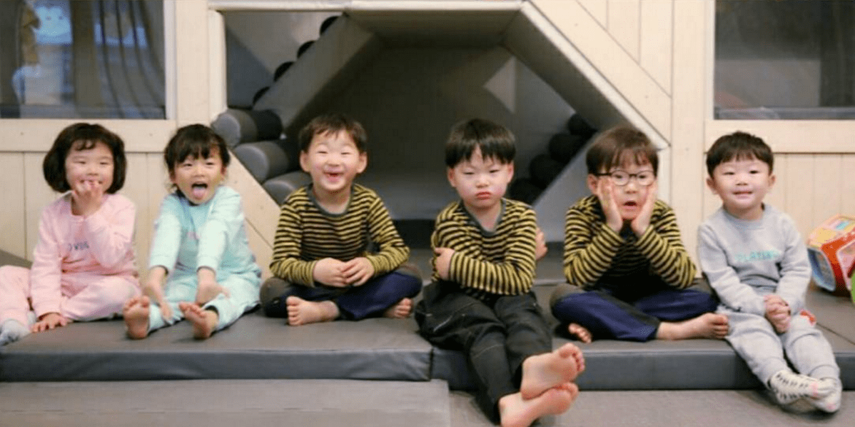 Manse luce misteriosamente molesto cuando Daebak y sus hermanas visitan a los trillizos Song