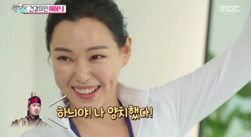 Honey Lee comparte una historia graciosa de cómo Kim Ji Suk le mostró que estaba listo para la escena de beso