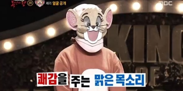 Integrante de grupo femenino conocida por su aegyo sorprende con su voz en “King Of Masked Singer”